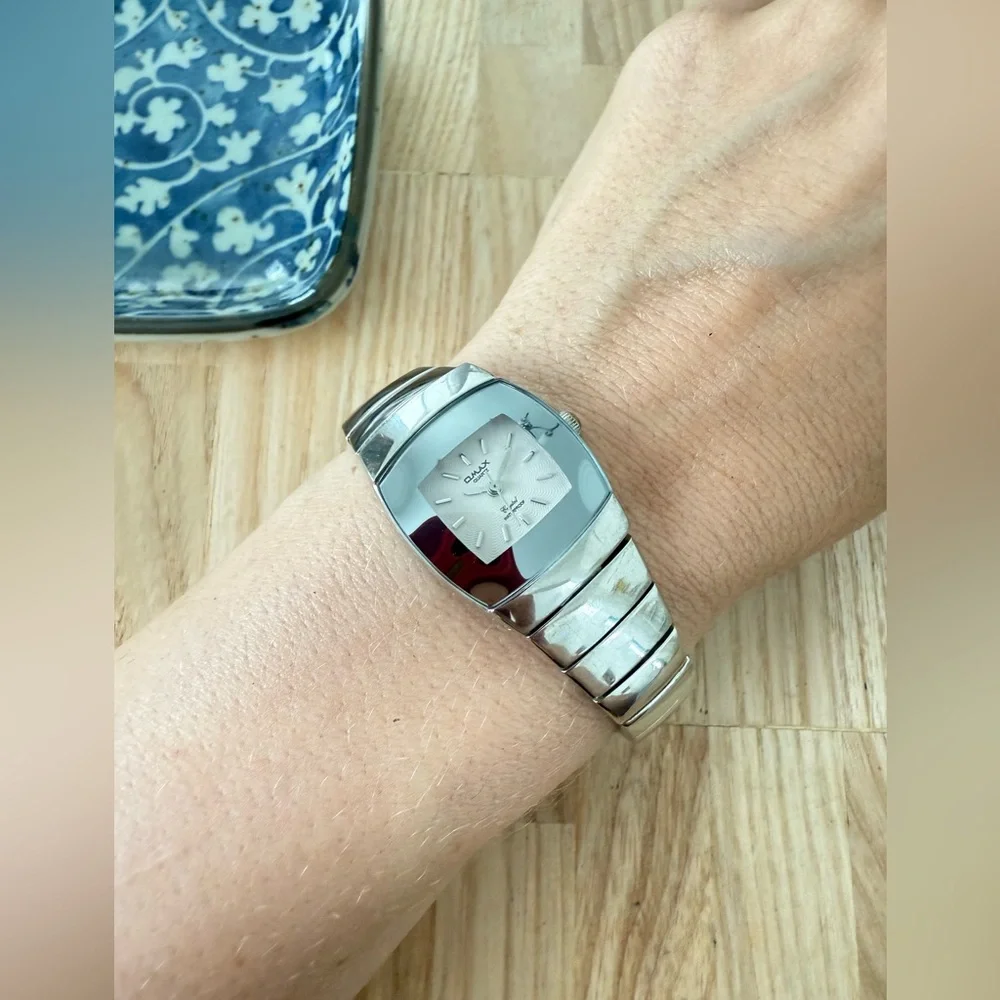Retro Omax ladies silver tone dress watch NEW BATTERY